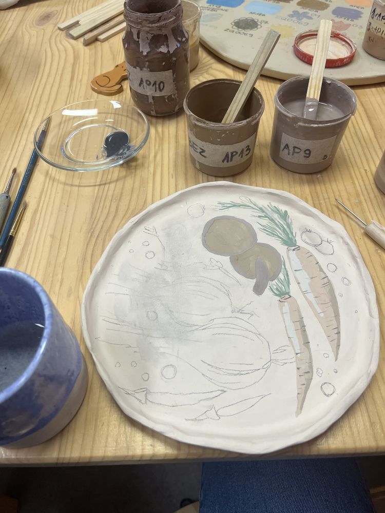 Sketching vegetables on plate